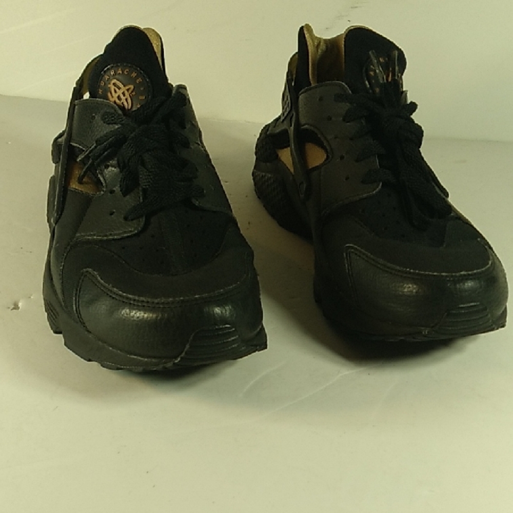 Nike Black and Gold Men's Size 8.5 Unisex Sneakers.